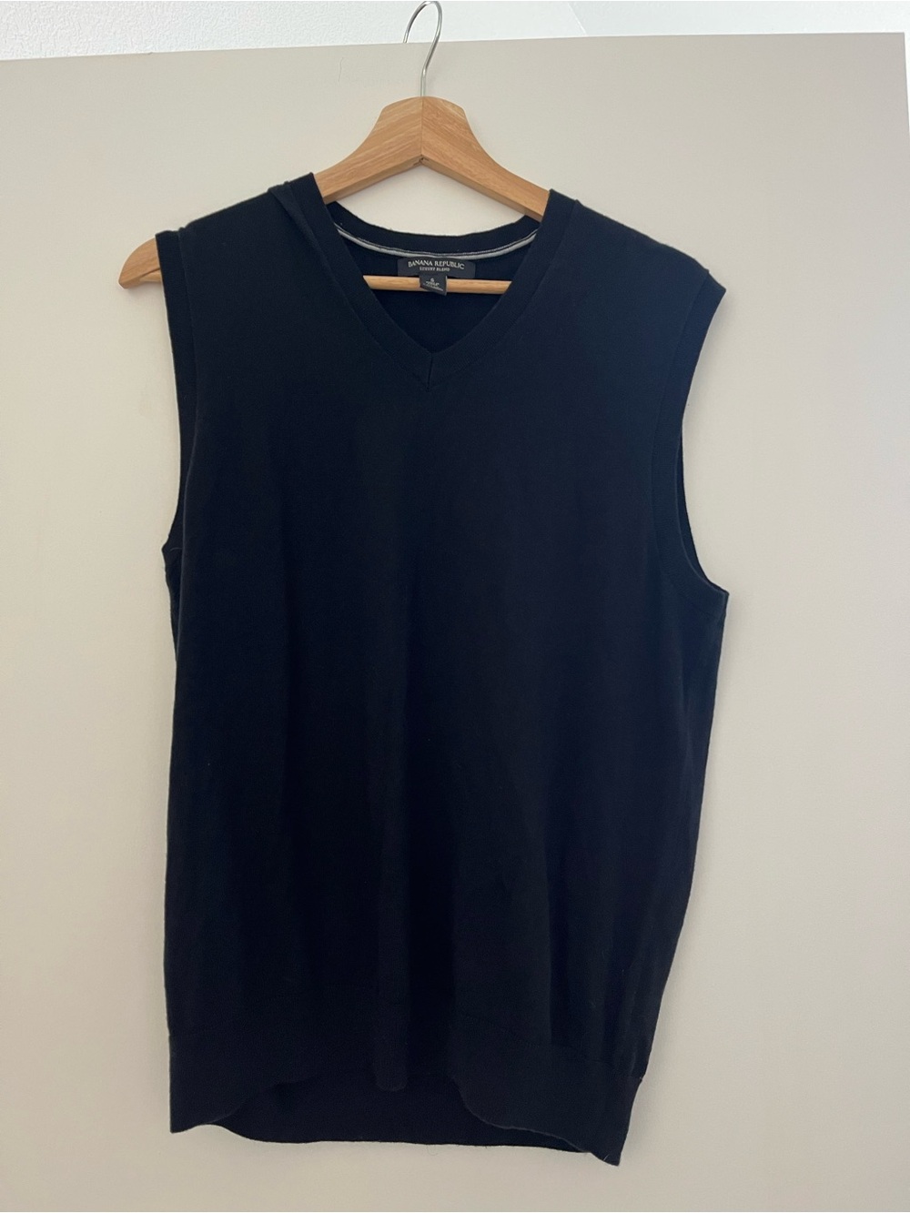 Banana Republic Black V-Neck Sleeveless Knit Tank